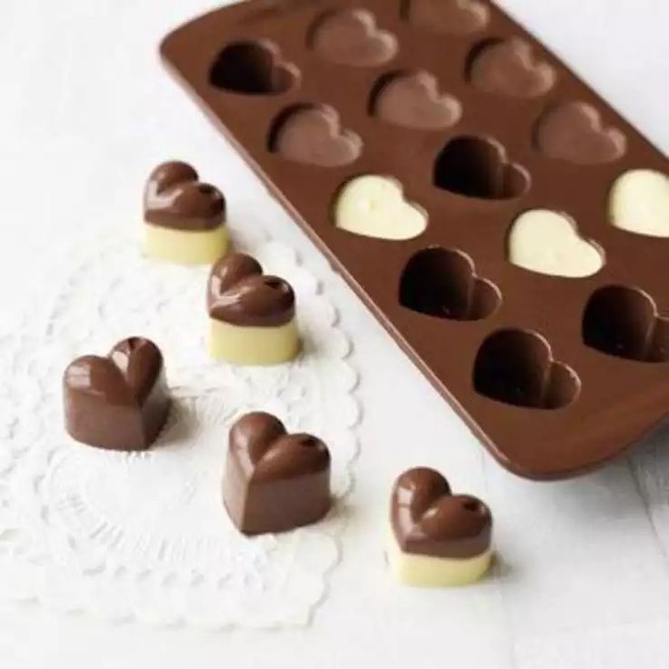 شکلات قلبی های کاکائویی و سفید